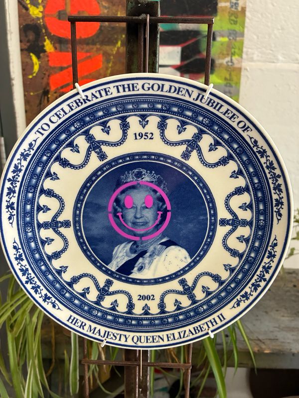 Golden Jubilee Commemorative Wedgwood Plate (smiley Edition)