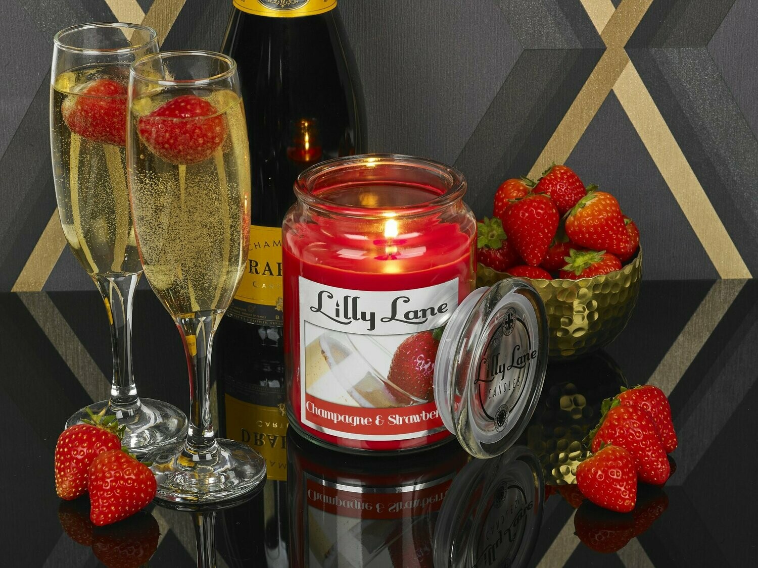 Lilly Lane Champagne & Strawberry 18oz Jar Candle Lilly Lane Champagne & Strawberry 18oz Jar Candle