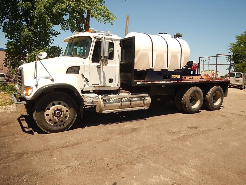 2003 MACK GRANITE CV713