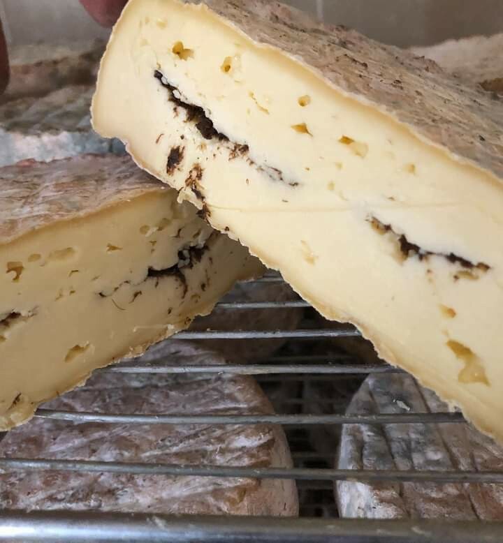 Queso montaña con trufa kilo