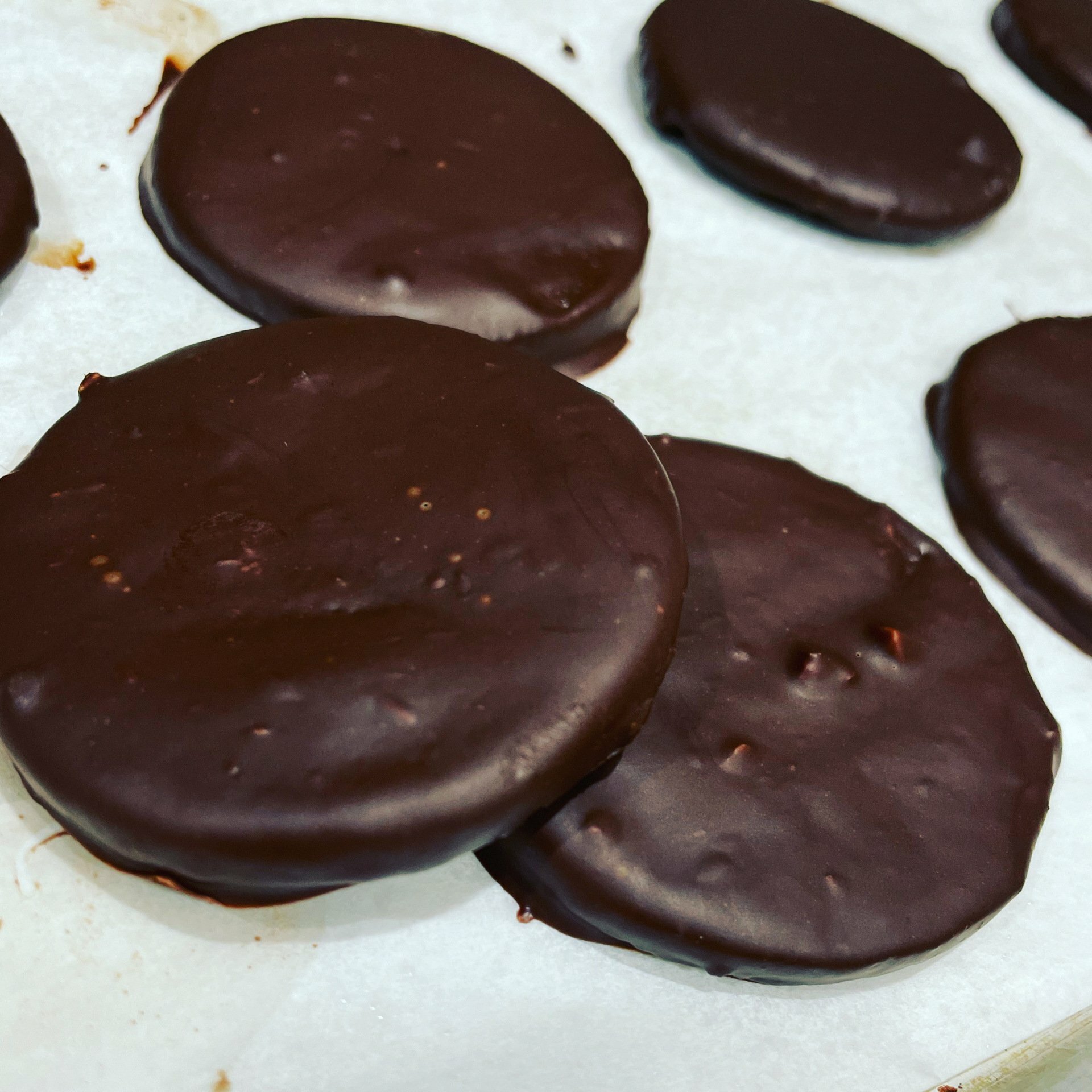 KETO (& VEGAN) THIN MINTS