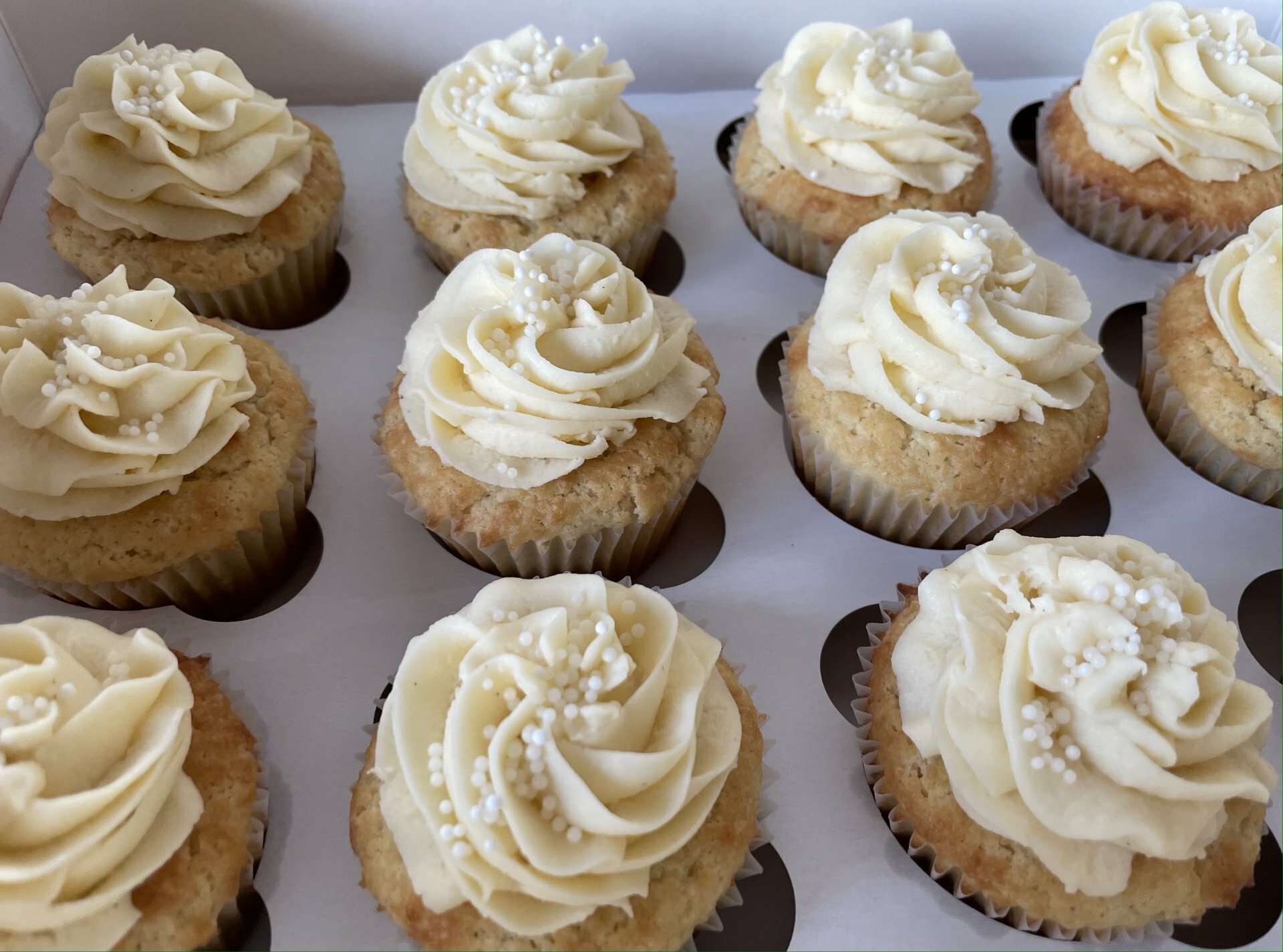 KETO VANILLA CREME CUPCAKES