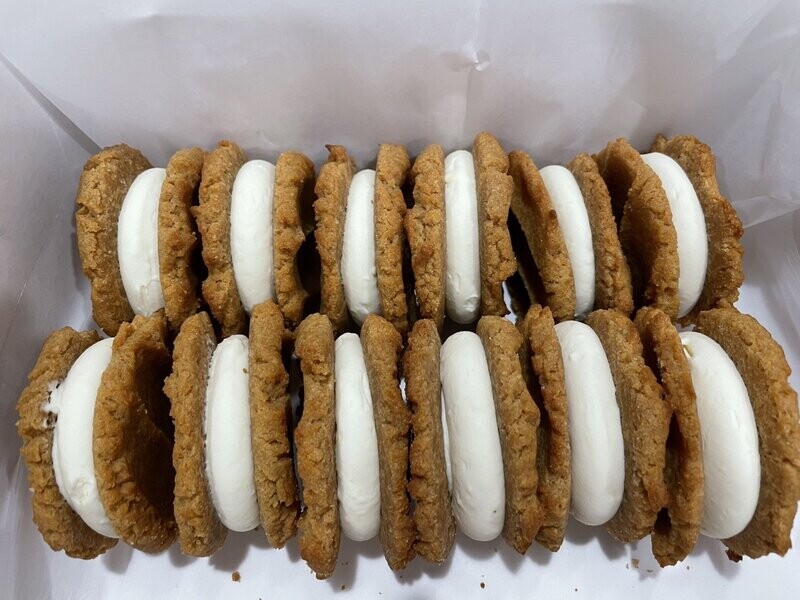 KETO PEANUT BUTTER WHOOPIE PIES