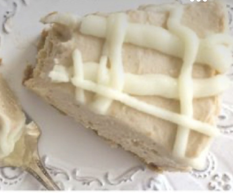 KETO PEANUT BUTTER WHITE CHOCOLATE CHEESECAKE