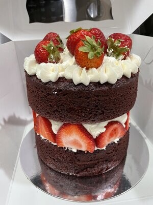 VEGAN CHOCOLATE & STRAWBERRIES CAKE