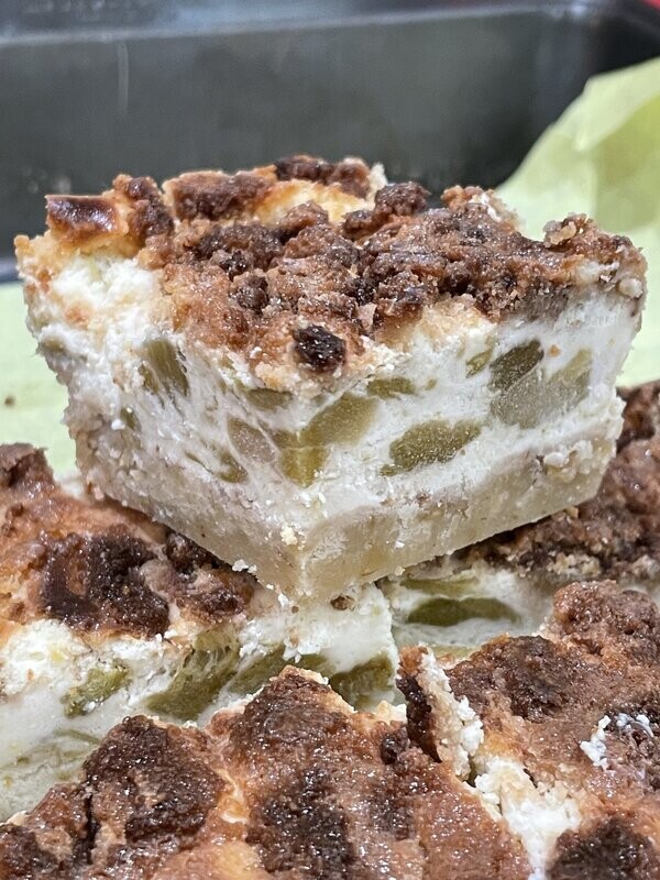 KETO RHUBARB CHEESECAKE BARS