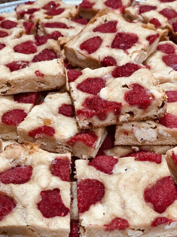 RASPBERRY WHITE CHOCOLATE BLONDIES