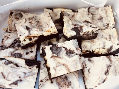 KETO CHEESECAKE BROWNIES