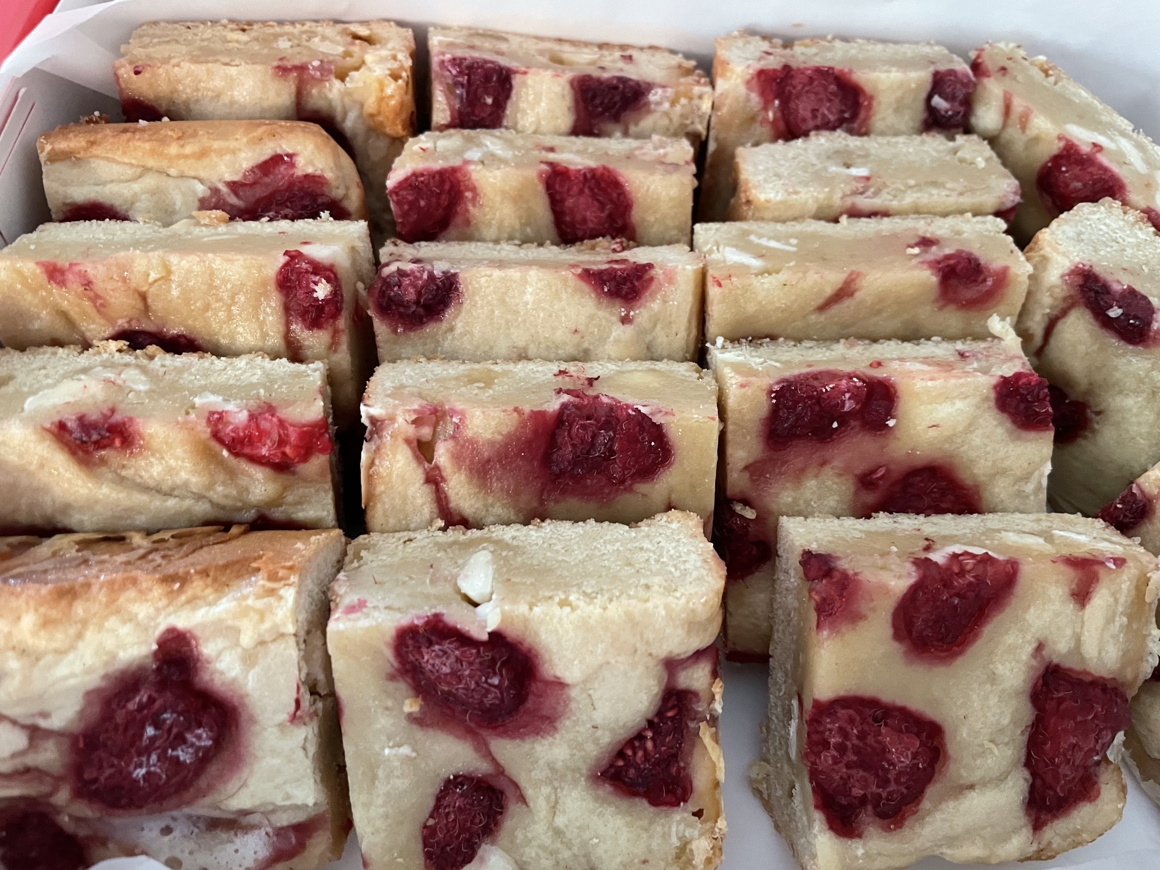 RASPBERRY WHITE CHOCOLATE BLONDIES