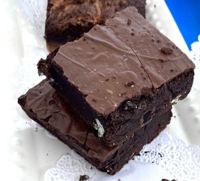 MINT COOKIE BROWNIES