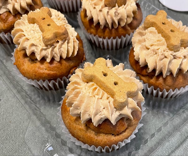 PEANUT BUTTER CARROT PUPCAKES