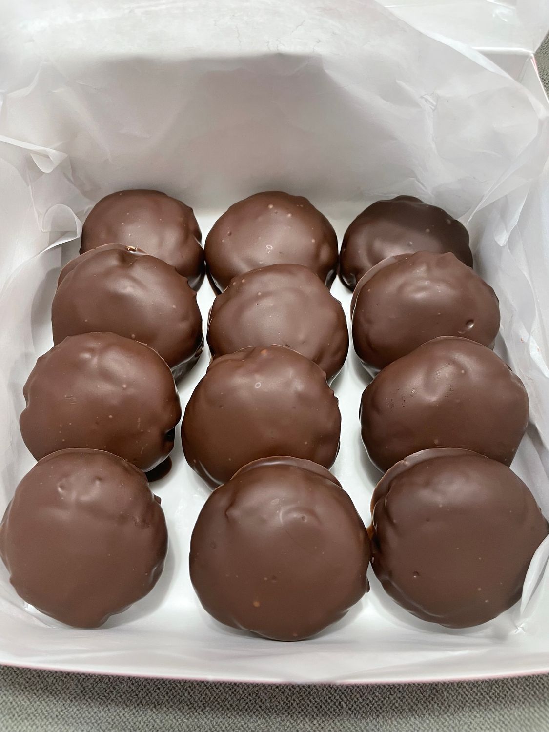 KETO (& VEGAN) PEANUT BUTTER PROTEIN COOKIES