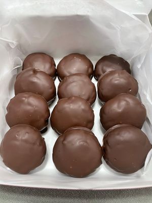 KETO (& VEGAN) PEANUT BUTTER PROTEIN COOKIES