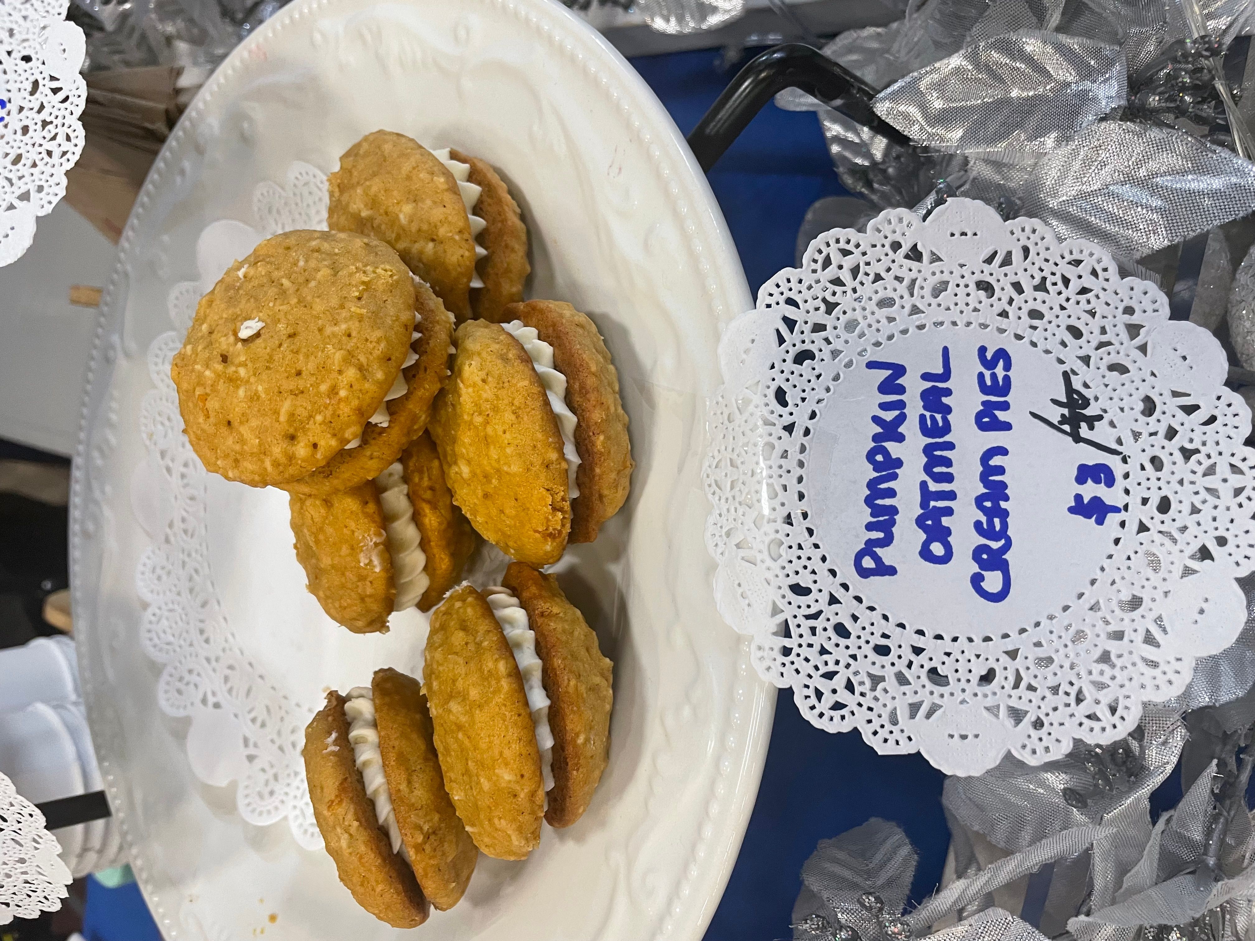 PUMPKIN OATMEAL CREAM PIES