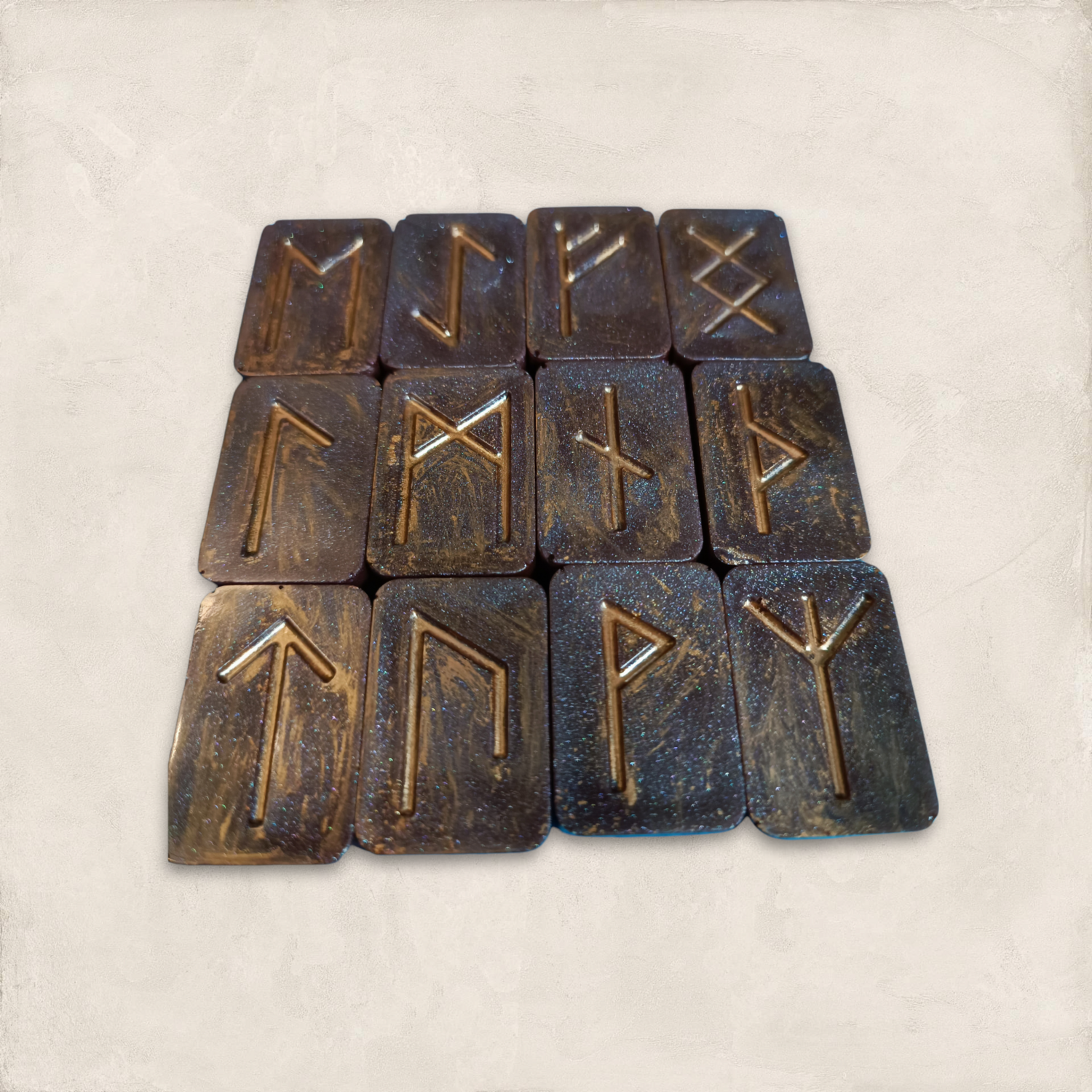 24x Runensteine in rostiger Eisenoptik