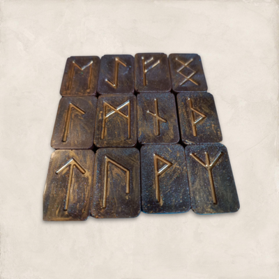 24x Runensteine in rostiger Eisenoptik