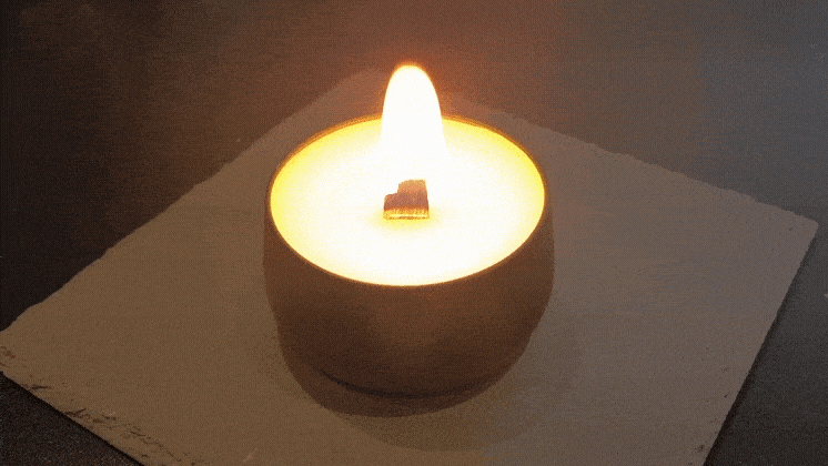 Holzdochtkerze mit Runenkette 260g