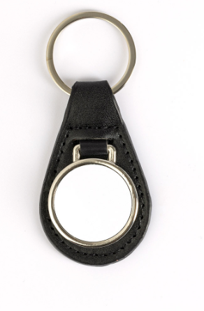 Schlüsselanhänger aus Metall mit Kunstleder Rückseite