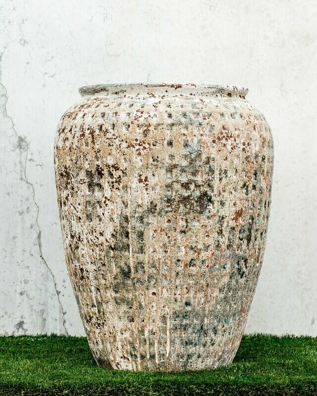 DIAMOND URN (68cm x 83cm)