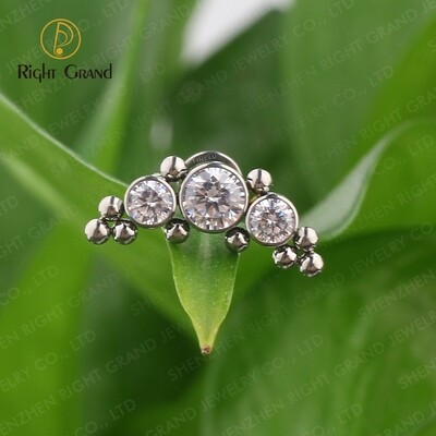 Right Grand ASTM F136 Titanium Internal Thread Flat Back Stud Bezel Set 3 CZ and Bead Clusters Labret Cluster For Helix Cartilage Piercings