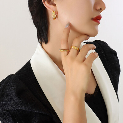 Right Grand Fashion Trendy Personalised Delicate Chunky Tarnish Free C-shaped 18K Gold Plated Stainless Steel Hoop Earrings