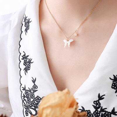 Right Grand Trendy Fashion Women Collier De Perles 18K Gold Plated White Shell Carved Stainless Steel Freshwater Pearl Butterfly Necklace