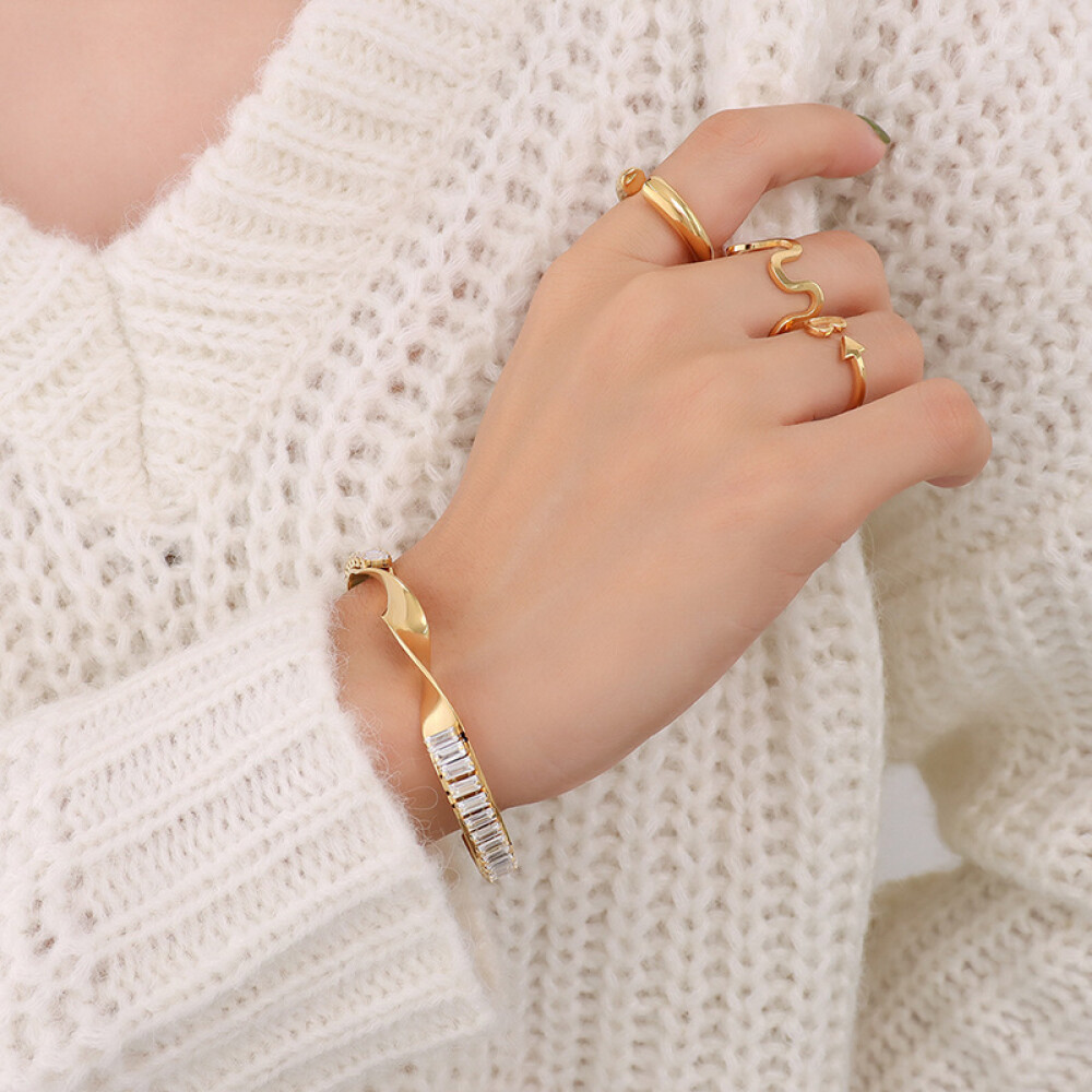Right Grand New Unique Design Luxury Zircon Twisted Geometric 18K Gold Plated Stainless Steel Cuff Bracelet Jewelry Women Bangle, color: 18K Gold, size: Bracelet