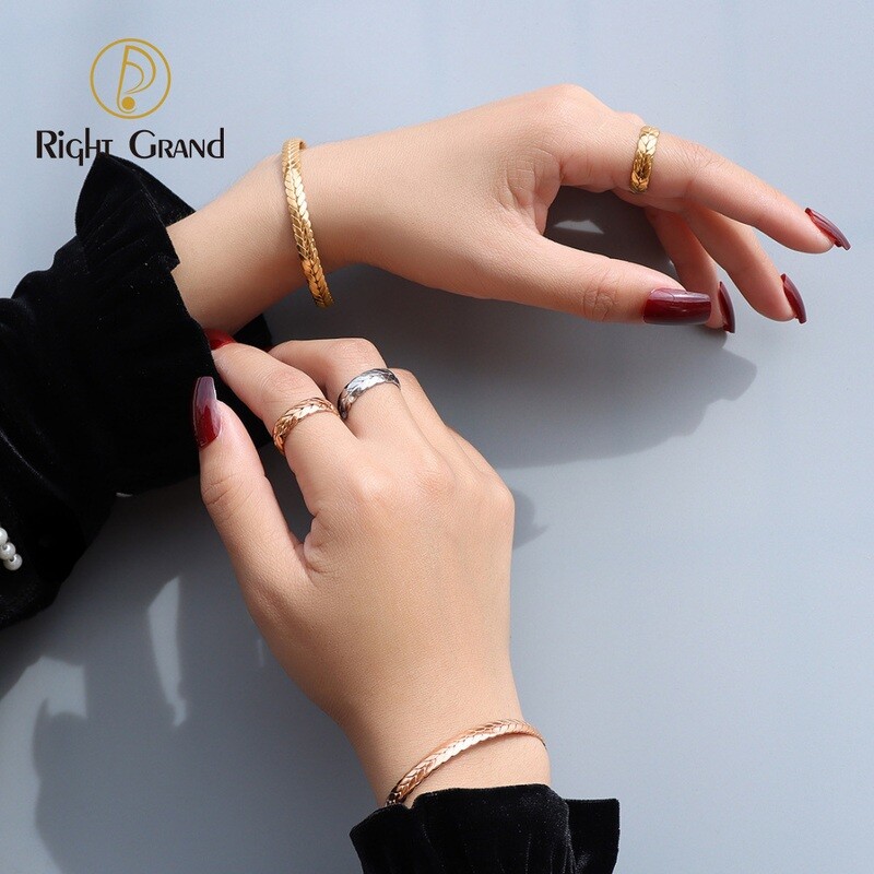 Right Grand Trendy Popular European And American 18K Gold Stainless Steel Bangle Bracelet Female Ring Jewelry Set