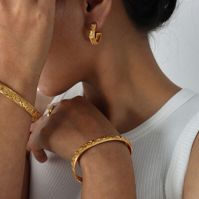 Right Grand Luxury Non Tarnish Jewelry Dubai Gold Stainless Steel Embossed Star Moon Zirconia Earrings Bracelet Sets Women