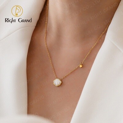 Right Grand Summer New Fashion 18k Gold Plated Stainless Steel Jewelry Natural White Cowry Shell Pendant Necklace