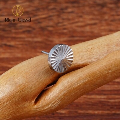 Right Grand ASTM F136 Titanium Threadless Push Pin Sunburst Disc Top End for Tragus Helix Cartilage Nose Stud Ring Piercing