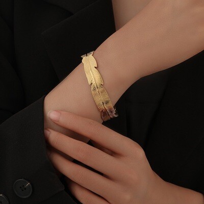 Right Grand Fashion Jewelry Women Stainless Steel Gold Plated Feather Open Cuff Chunky Bracelet Leaf Bangle