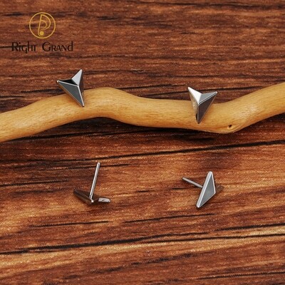 Right Grand ASTM F136 Titanium Threadless Push Pin Triangular Cone Top End for Tragus Helix Cartilage Conch Nose Stud Ring Piercing