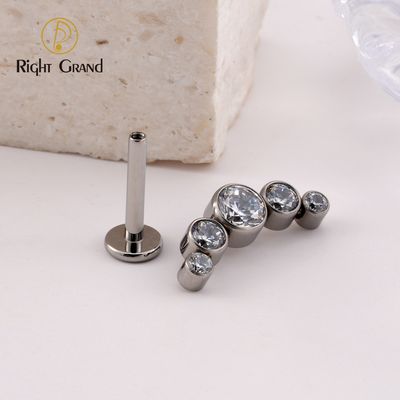 Right Grand ASTM F136 Titanium  Internal Thread Bezel Set  5 Cubic Zircon Curved Cluster Labret