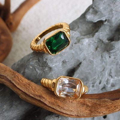 Right Grand 2024 Fashion Jewelry Rings Texture Twist Shape Inlaid with Glass Stone Stainless Steel Gold Plated Ring