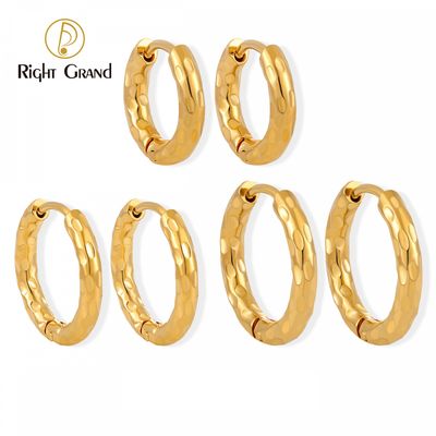 Right Grand Wholesale Stainless Steel Jewelry Gold Plated Small Round Huggie Hoop Hammered Pattern Earrings
