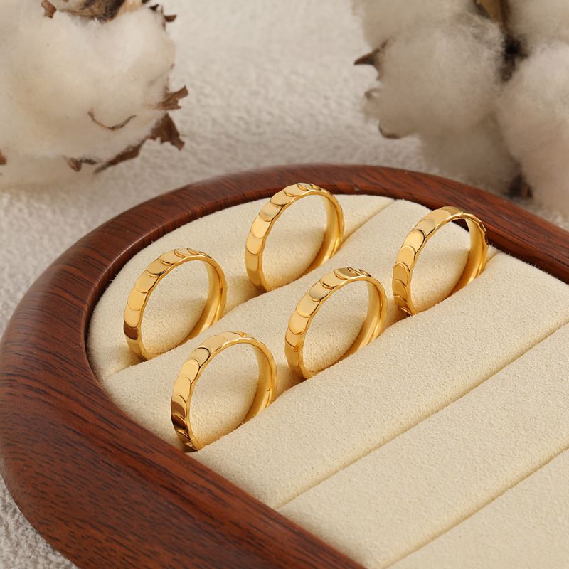 Right Grand Wholesale Waterproof Tarnish Free Stainless Steel Jewelry Fish Scale Statement Rings