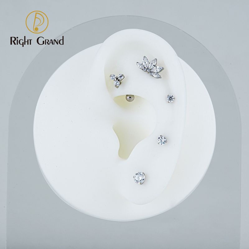 Right Grand ASTM F136 Titanium 16G Triple CZ Flower Curved Barbell Rook Earring Eyebrow Cartilage Tragus Labret Stud Piercing