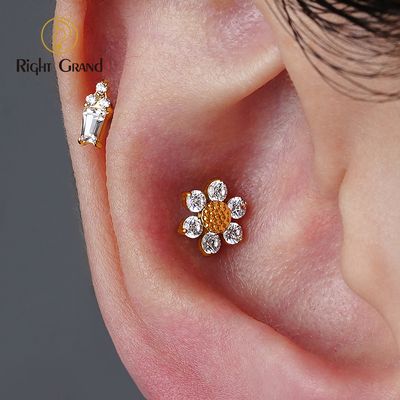 Right Grand ASTM F136 Titanium 16G Internal Thread Mini Sunflower Cartilage Earring Dainty Flower CZ Helix Conch Earlobe Piercing Labret Stud Nose Piercing