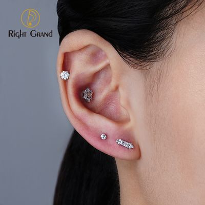 Right Grand ASTM F136 Titanium 16G Internal Thread Baguette CZ Stud Earring Cluster CZ Cartilage Tragus Helix Labret Nose Stud Piercing