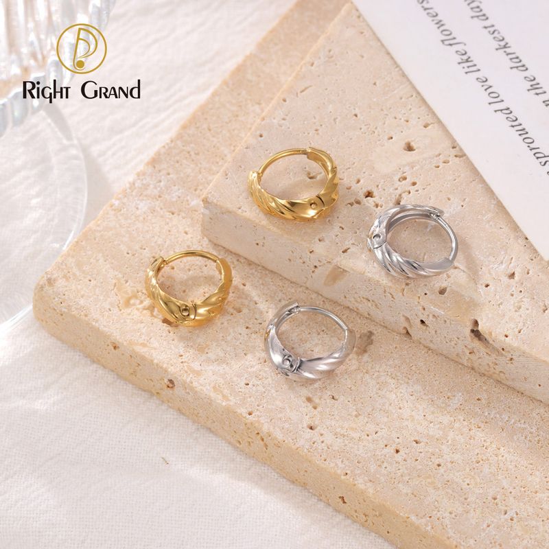 Right Grand Twisted Circle Jewelry 18K Gold Plated Earrings Stainless Steel Geometric Twist Fashion Hoop Earrings for Women
