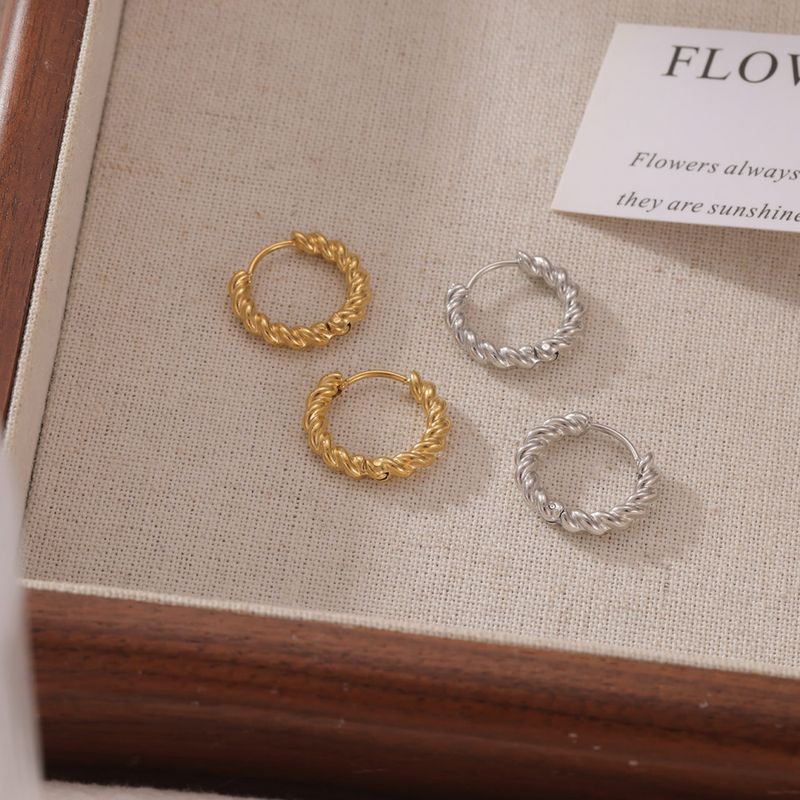 Right Grand Twisted Circle Jewelry 18K Gold Plated Earrings Stainless Steel Geometric Twist Fashion Hoop Earrings for Women