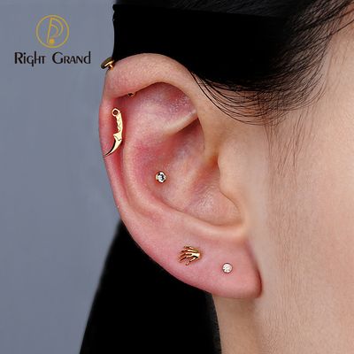 Right Grand ASTM F136 Titanium 16G Internal Thread Mini Skeleton Hand Screw Back Earring Gothic Skull Tragus Helix Stud Piercing Body Jewelry