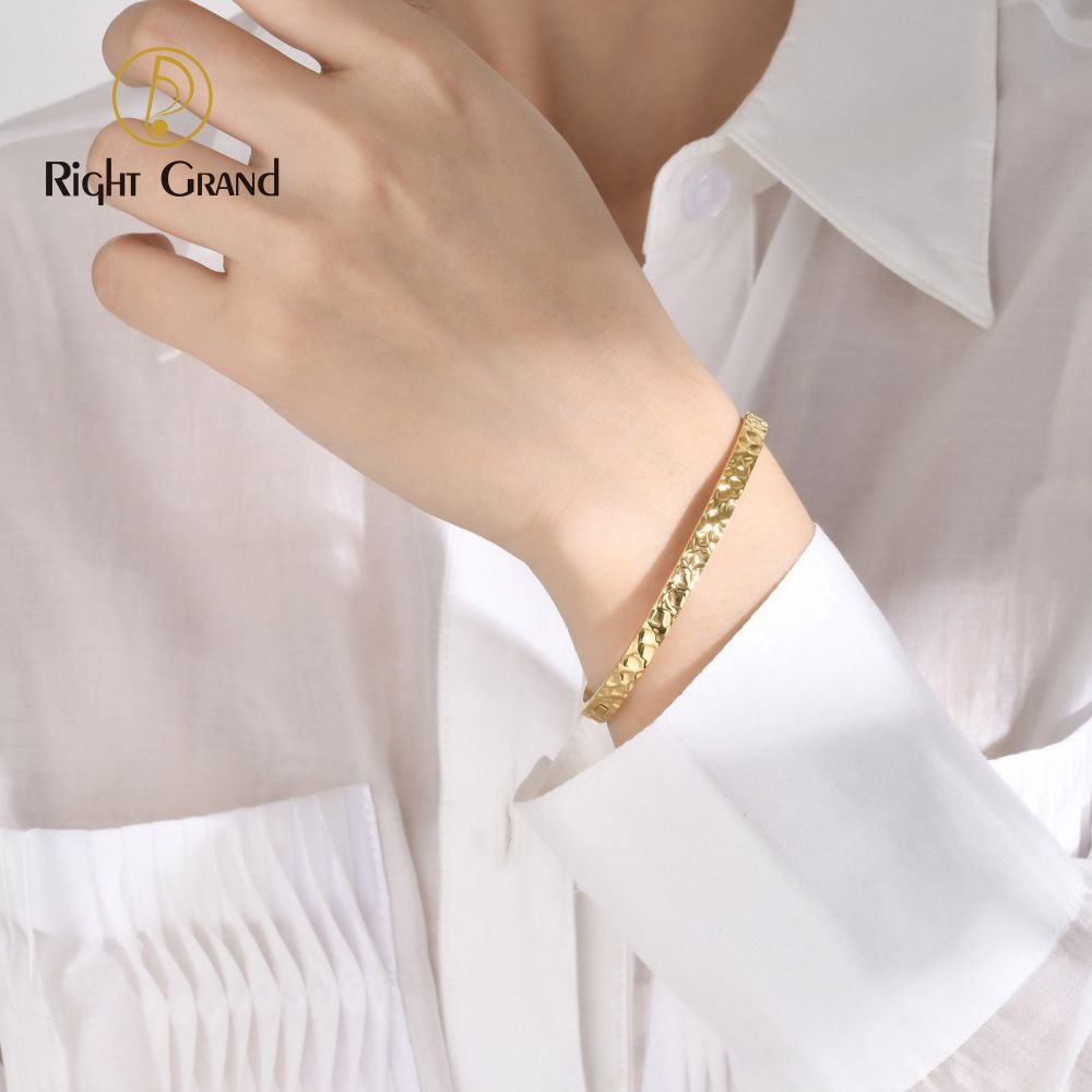 Right Grand New Fashion Jewelry Waterproof Hammered Stainless Steel Gold Plated Closed Oval Cuff Bangle Bracelets
