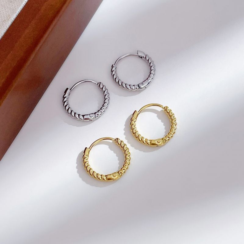 Right Grand New Arrival Tarnish Free Waterproof Women Jewelry 18K Gold Plated Stainless Steel Twisted Huggie Hoop Earring
