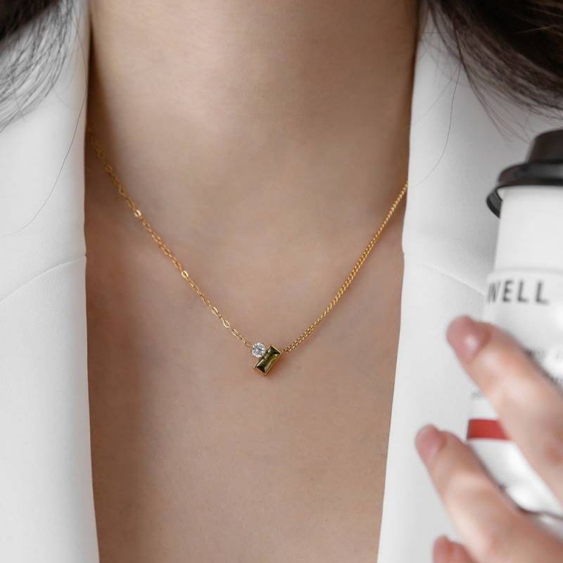 Right Grand Dainty Elegant New Arrival 2025 Stainless Steel Olive Green Rhinestone Natural Stone Crystal Necklace