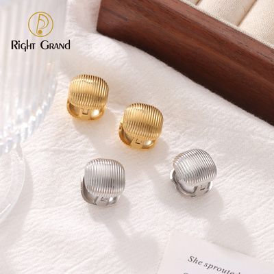 Right Grand Vintage Metal Shell Round Stud Earrings for Women Fashion Gold Color Texture Geometric Irregular Ear Buckle Party Jewelry Gifts