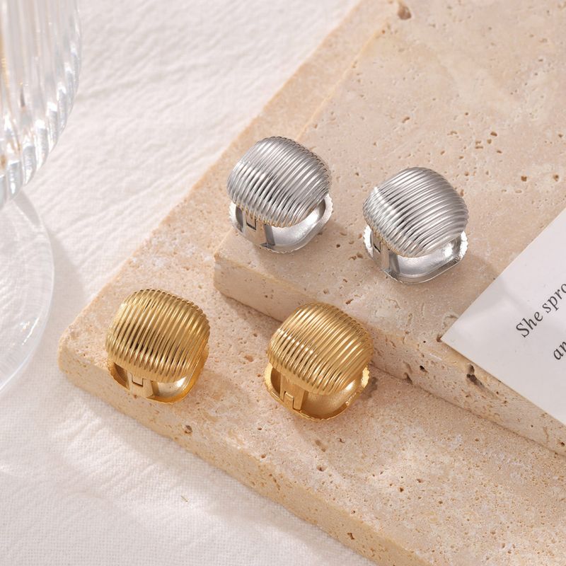 Right Grand Vintage Metal Shell Round Stud Earrings for Women Fashion Gold Color Texture Geometric Irregular Ear Buckle Party Jewelry Gifts