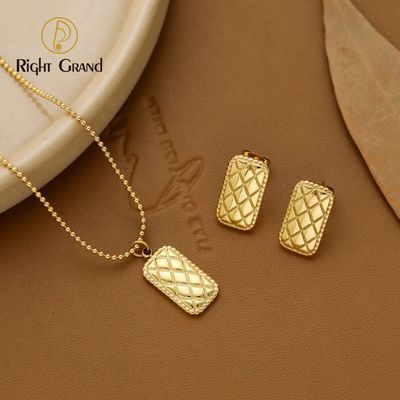 Right Grand Vintage Geometric Necklace Earring Jewelry Set 18K Gold Plated Stainless Steel Fashion Pendant Necklace and Earring Sets
