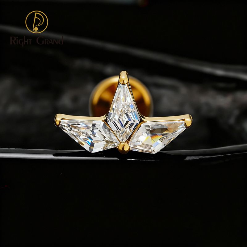 Right Grand ASTM F136 Titanium Internal Thread Triple Kite Cubic Zirconia Flat Back Stud Earring 16G Helix Tragus Cartilage Lip Piercing